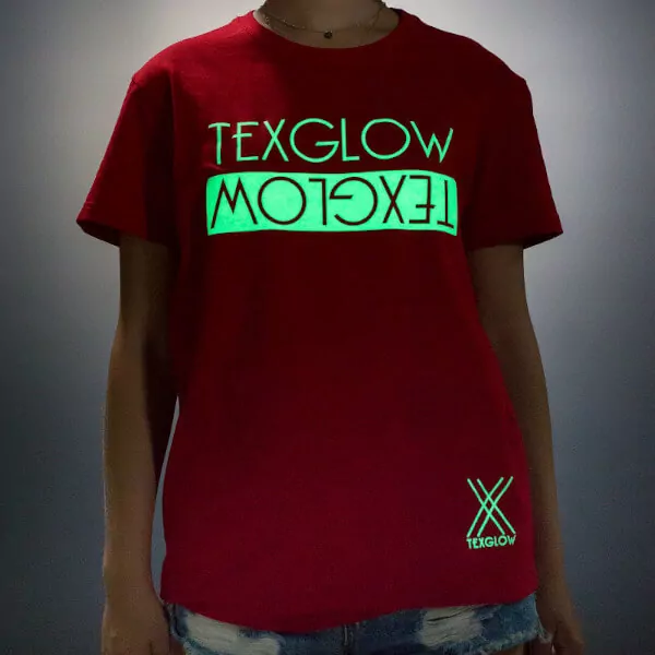 camisetas fotoluminiscentes brilla en la oscuridad para mujer de la marca texglow modelo logo texglow.