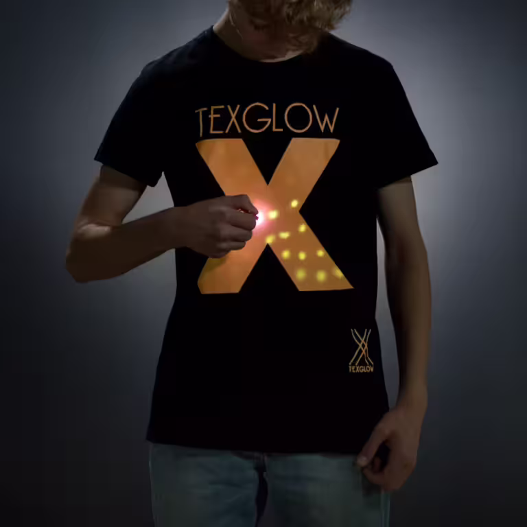 camiseta-fotoluminiscente-hombre-movilidad-urbana-texglow-nite-x