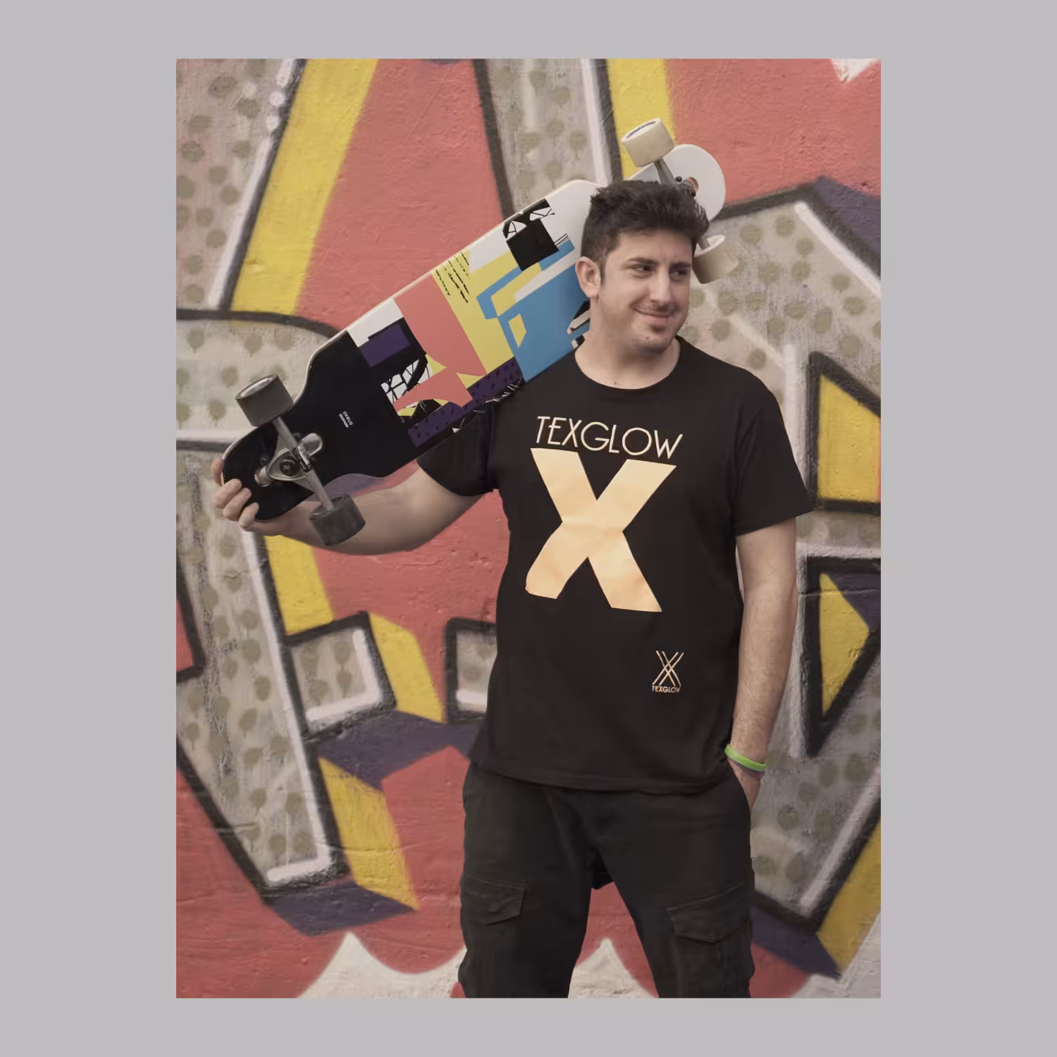 camiseta-fotoluminiscente-hombre-ropa-movilidad-urbana-texglowco