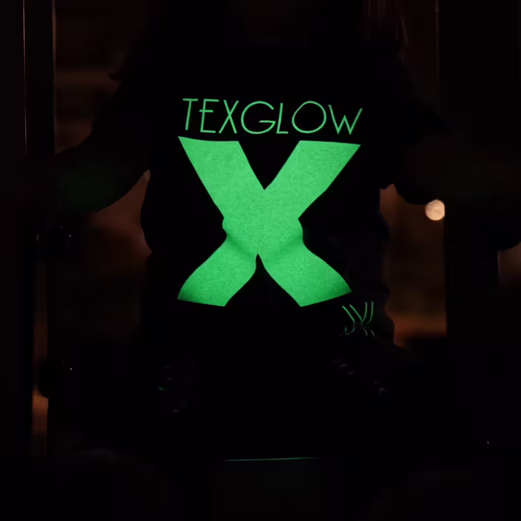 camiseta-fotoluminiscente-ninos-movilidad-urbana-brilla-oscuridad-texglow-nite-x