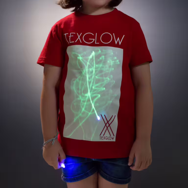 camiseta-interactiva-brilla-oscuridad-ninos-movilidad-urbana-texglow